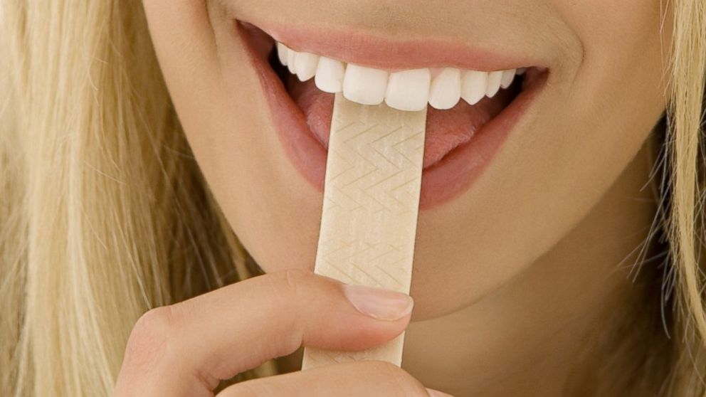 Можно ли употреблять жевательную резинку после имплантации зубов?